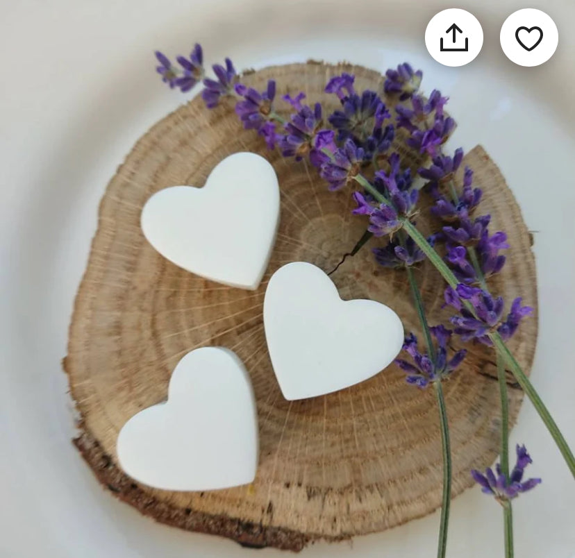 Seife-Herzform mit echten ätherischen Ölen 80g Bio Sheabutter
Beruhigend, glättend, feuchtigkeitsregulierend, 100% Vegan ohne Mikroplastik