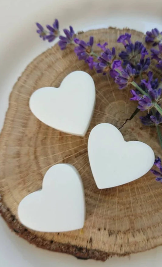 Seife-Herzform mit echten ätherischen Ölen 80g Bio Sheabutter
Beruhigend, glättend, feuchtigkeitsregulierend, 100% Vegan ohne Mikroplastik